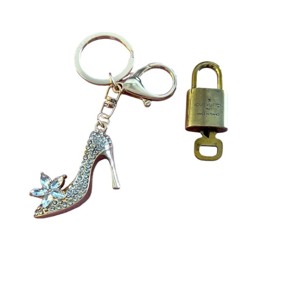 Authentic Louis Vuitton Lock & Key #319 with Bag Charm Keychain Key Char… - Picture 8 of 10